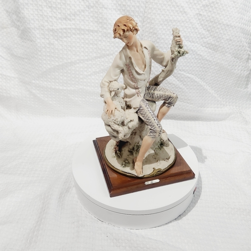 GIUSEPPE ARMANI Forcelain Figurine Made in Italy. 10” tall